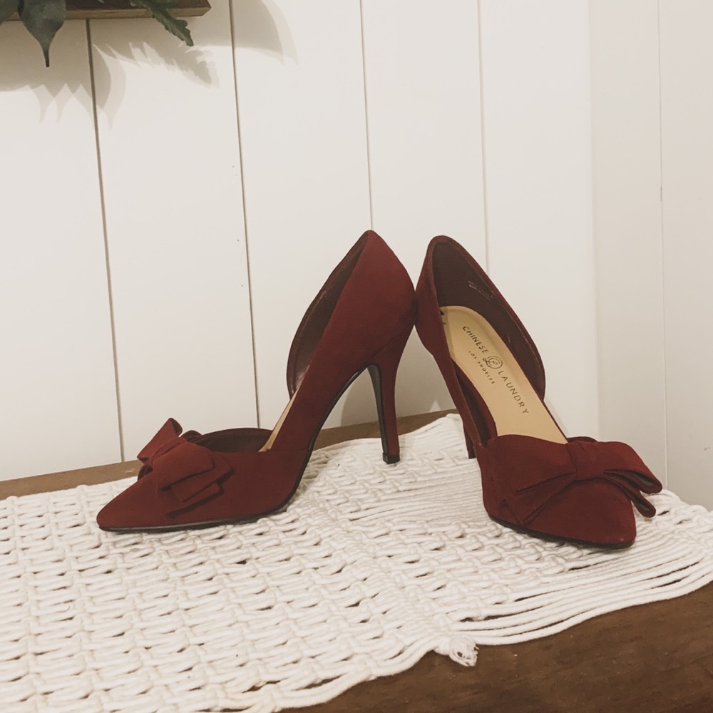 Red Chinese Laundry Bow front Stiletto. 8.5